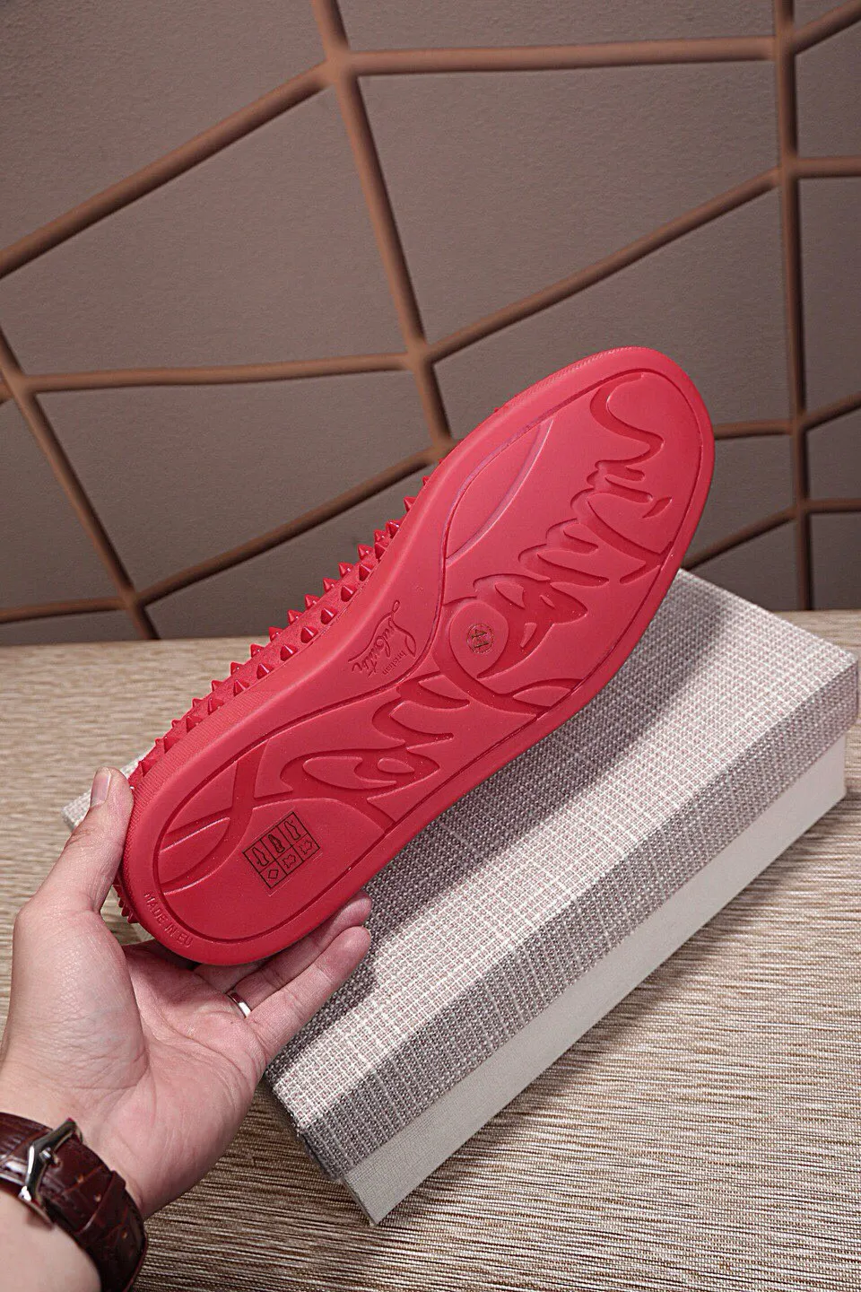 Men's shoes 💰: 438💰christian louboutin (CL red sole shoes) counter hot diamond series, casual sneakers for couples 📢 📢 📢 Exclusive hot style release🎈🎈💪Movable latex feet👻Finished outsole line [Proud]😝Female 35-40# Male 38#-46, global supply😝 [Top version]: Original imported cowhide frosted upper, top original leather lining, original molded TPU outsole, original 1:1 detail processing, original shoe last.